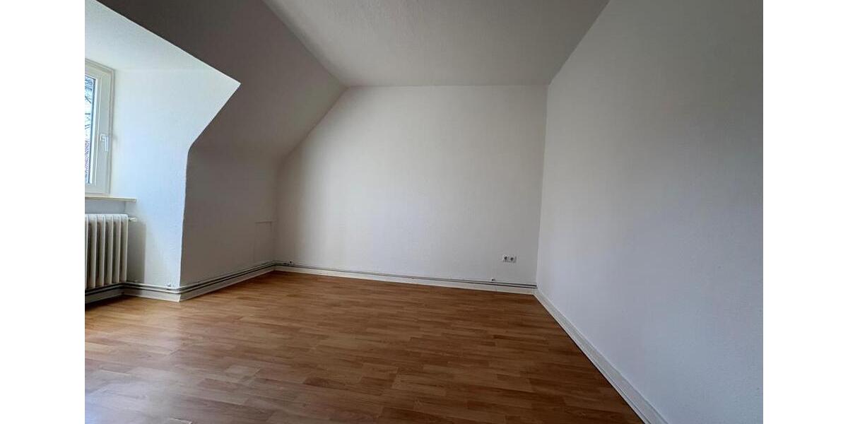 Dachgeschoßwohnung Wilhelmshaven - 3 Zimmer, 51 m&sup2;, 372&euro; | Angebot:26151698