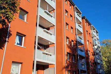Helle, freundliche 2-Zimmer-Wohnung mit großzügigem Balkon