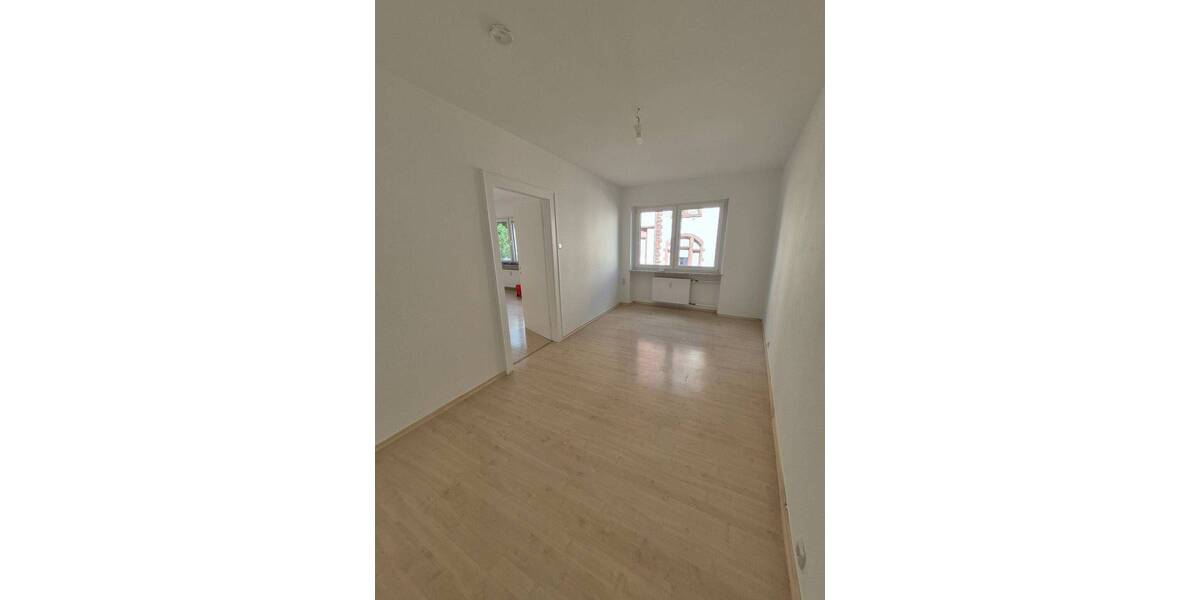 Etagenwohnung Saarbrücken St Johann - 3 Zimmer, 90 m&sup2;, 900&euro; | Angebot:26804247