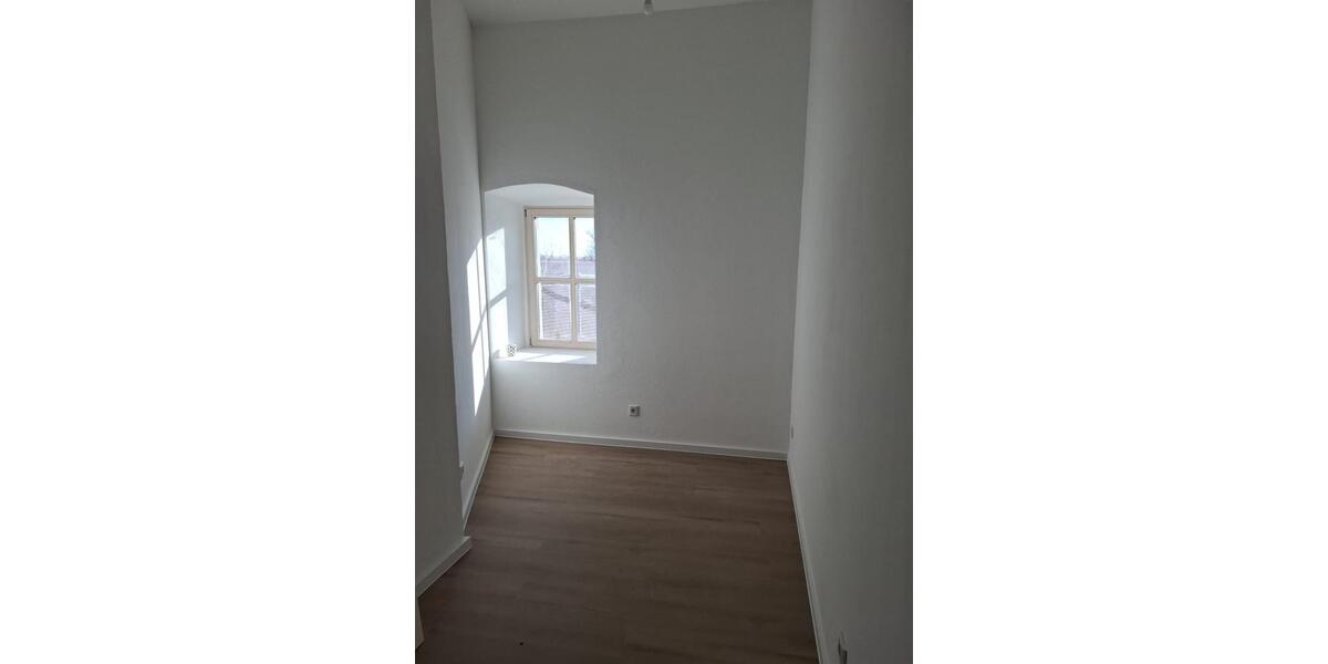 Etagenwohnung Teutschenthal - 4 Zimmer, 109 m&sup2;, 1.177&euro; | Angebot:24591715