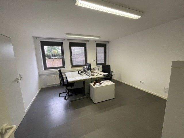 Gewerbeobjekt Meerbusch Büderich - 6 Zimmer, 135 m&sup2;, 1.800&euro; | Angebot:23984455