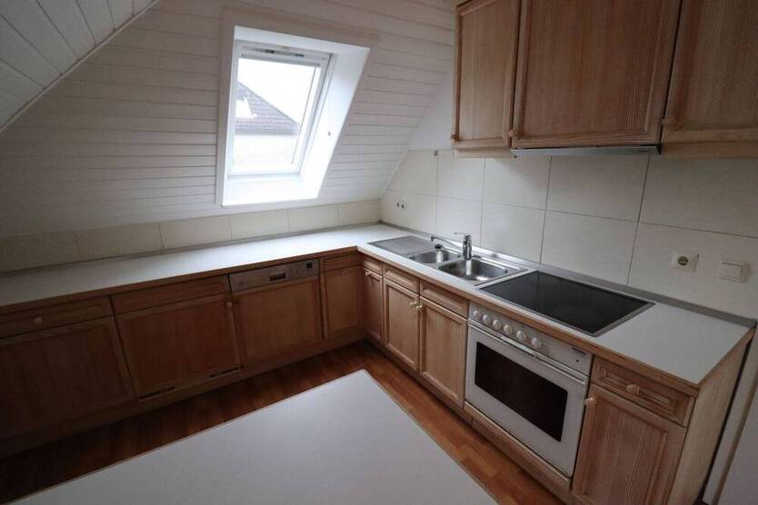 Charmante 3-Zimmer Dachgeschoßwohnung mit Einbauküche und Balkon