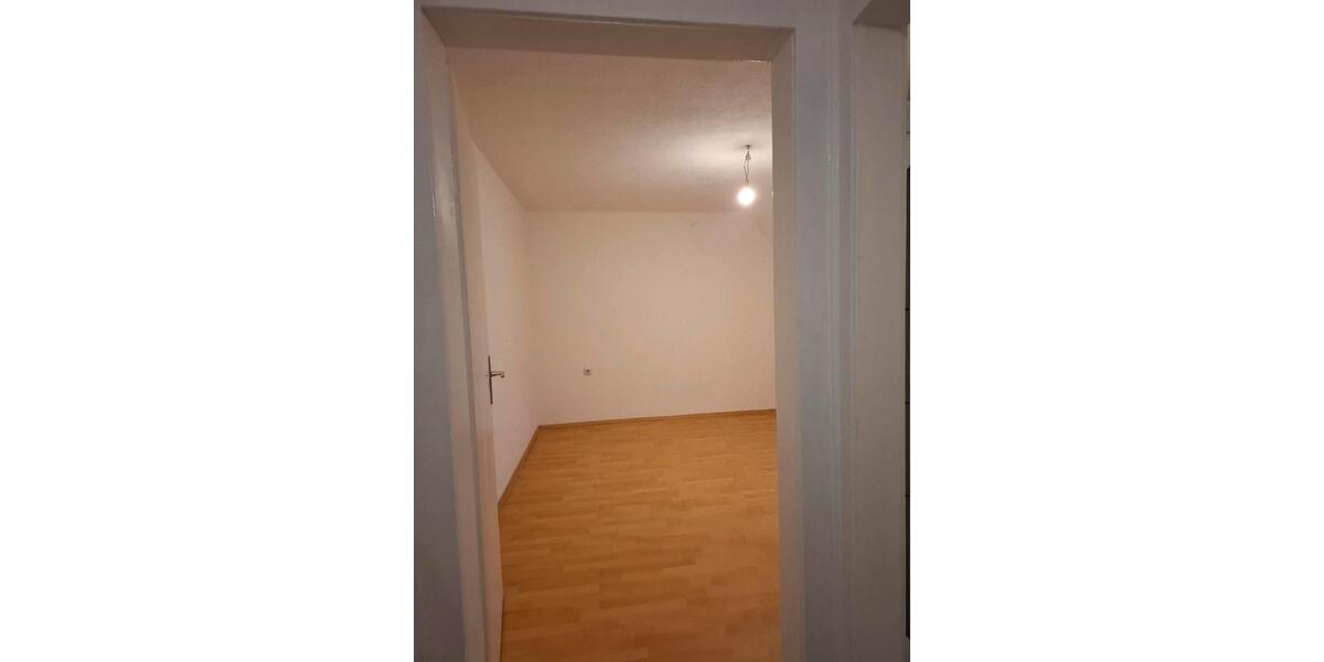 Dachgeschoßwohnung Siegen Eiserfeld - 1 Zimmer, 40 m&sup2;, 400&euro; | Angebot:24943761