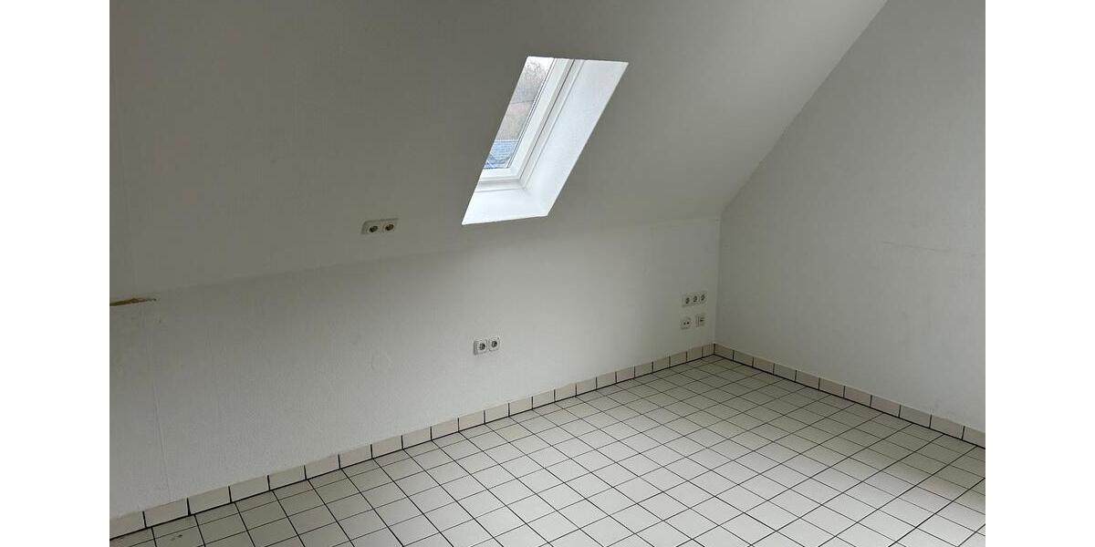 Dachgeschoßwohnung Siegen - 3 Zimmer, 64 m&sup2;, 680&euro; | Angebot:24886251