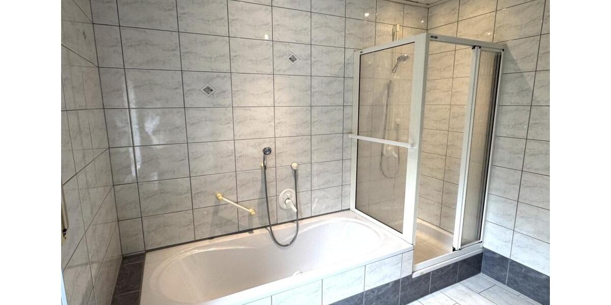 Dachgeschoßwohnung Deggendorf - 4 Zimmer, 92 m&sup2;, 672&euro; | Angebot:25171626