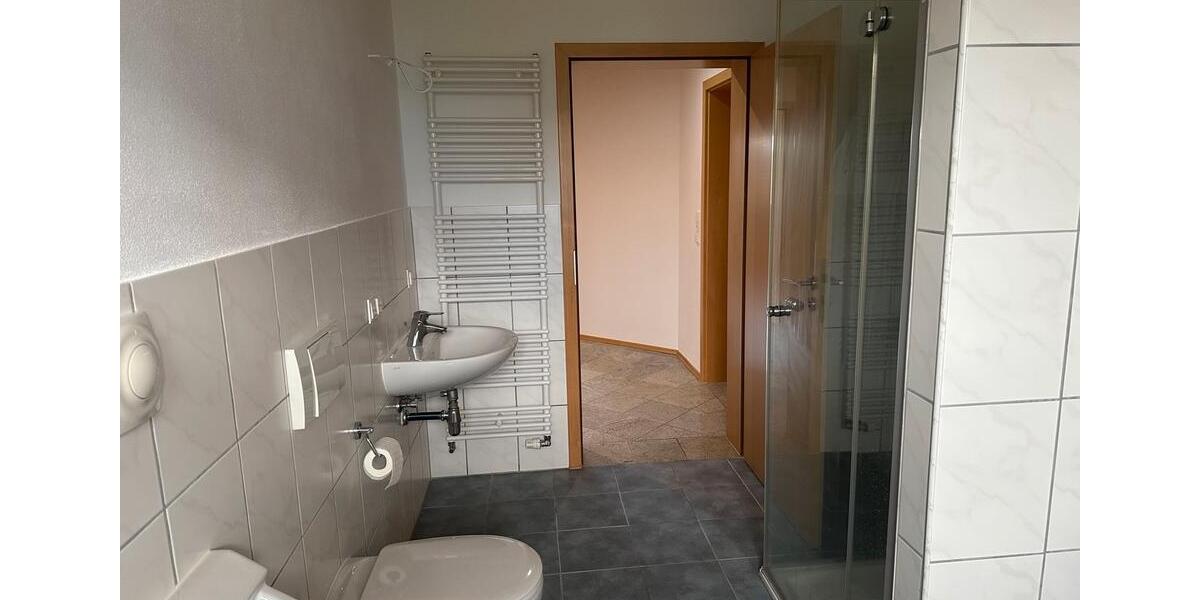 Erdgeschoßwohnung Hilders - 3 Zimmer, 121 m&sup2;, 900&euro; | Angebot:26522697