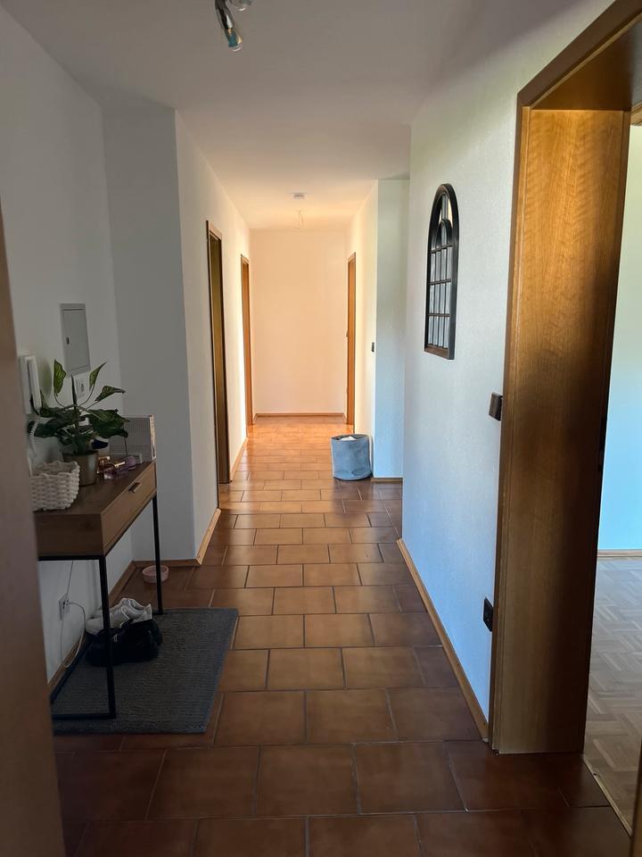 Gemütliche und freundliche 3,5 Zimmer Wohnung mit Terrasser