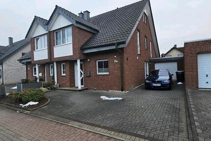 Haus Versmold - 6 Zimmer, 136 m&sup2;, 1.200&euro; | Angebot:25208858