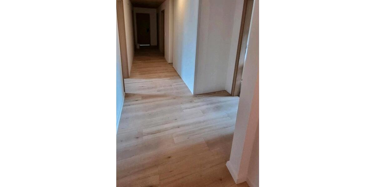 Erdgeschoßwohnung Eggenfelden - 4 Zimmer, 132 m&sup2;, 1.300&euro; | Angebot:26620643