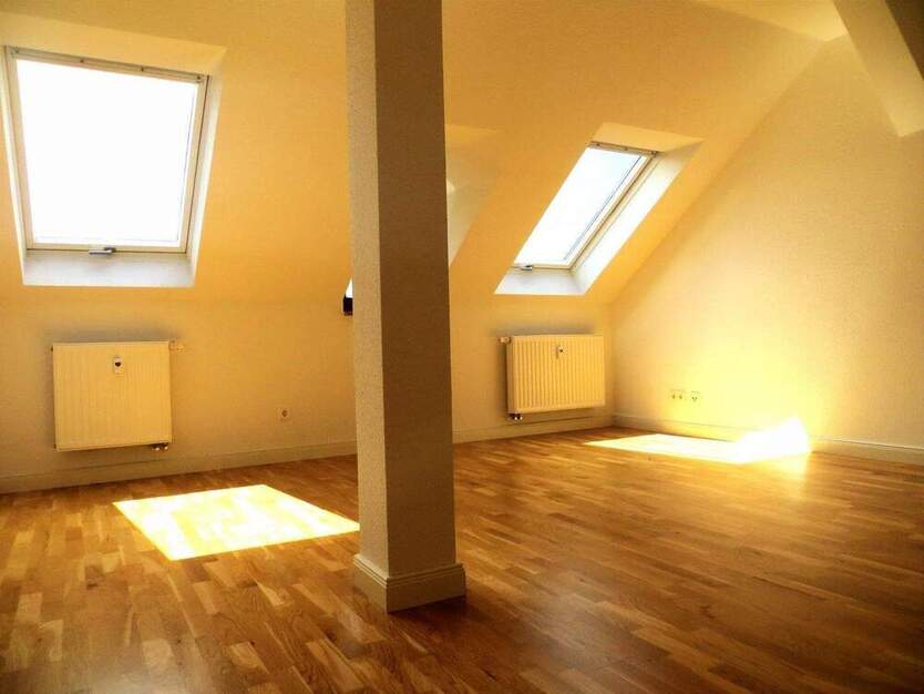 Moderne, sehr gemütliche 1-RaumWohnung im Dachgeschoss mit Tageslichtbad
