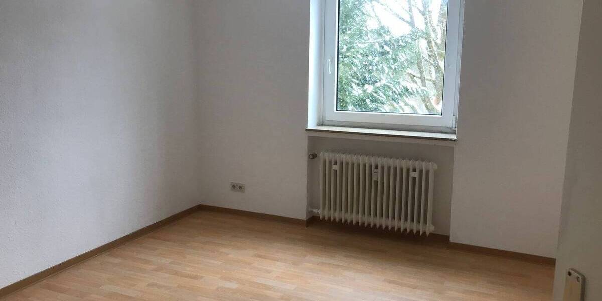 Idyllisch Wohnen am Waldrand - 4 Zimmer im 1. OG mit Wannenbad, sep. Gäste-WC & Loggia 4 zimmer