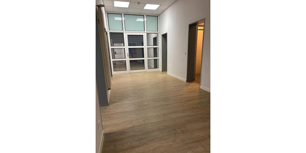 Erdgeschoßwohnung Zerbst (Anhalt) - 5 Zimmer, 135 m&sup2;, 810&euro; | Angebot:25855758