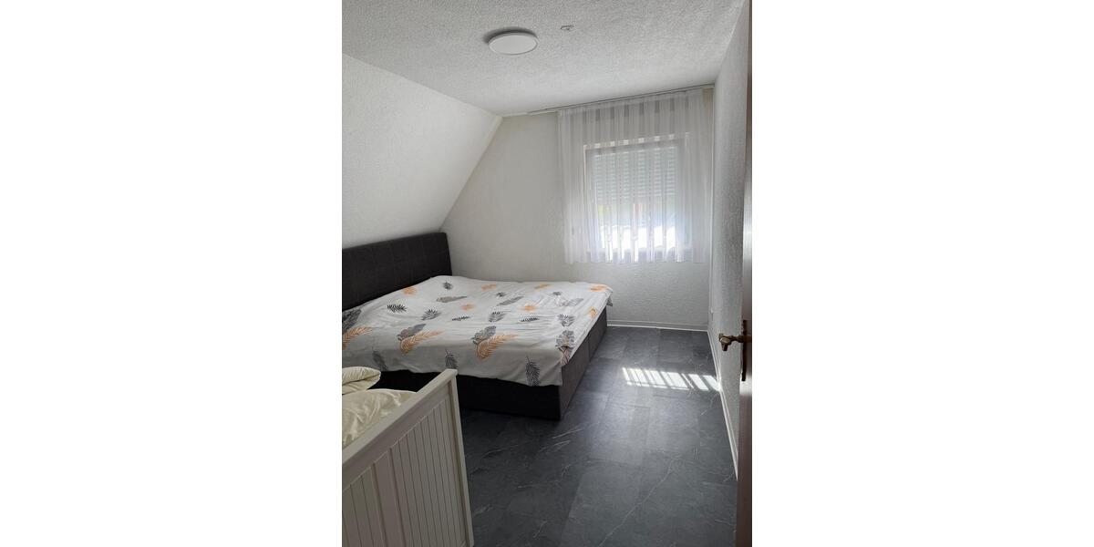 Dachgeschoßwohnung Winnenden - 3.5 Zimmer, 70 m&sup2;, 1.200&euro; | Angebot:26115580