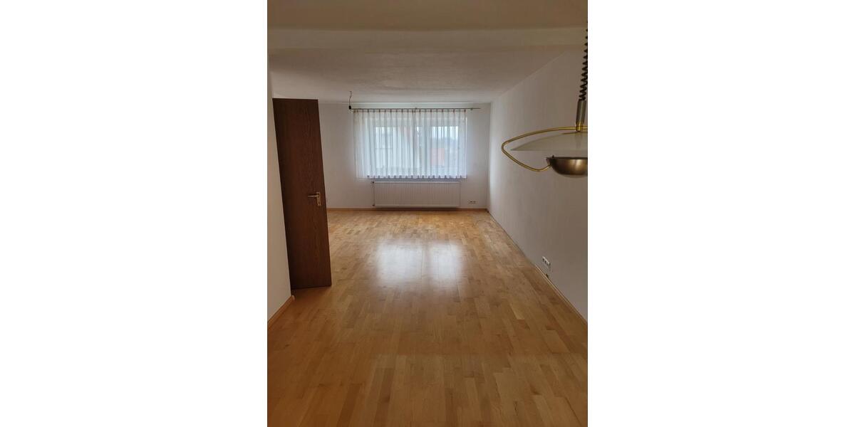 Modernisierte Doppelhaushälfte mit sieben Zimmern 7 zimmer