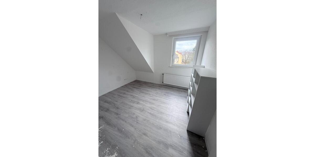 Dachgeschoßwohnung Bremerhaven Mitte - 3 Zimmer, 85 m&sup2;, 500&euro; | Angebot:26620954