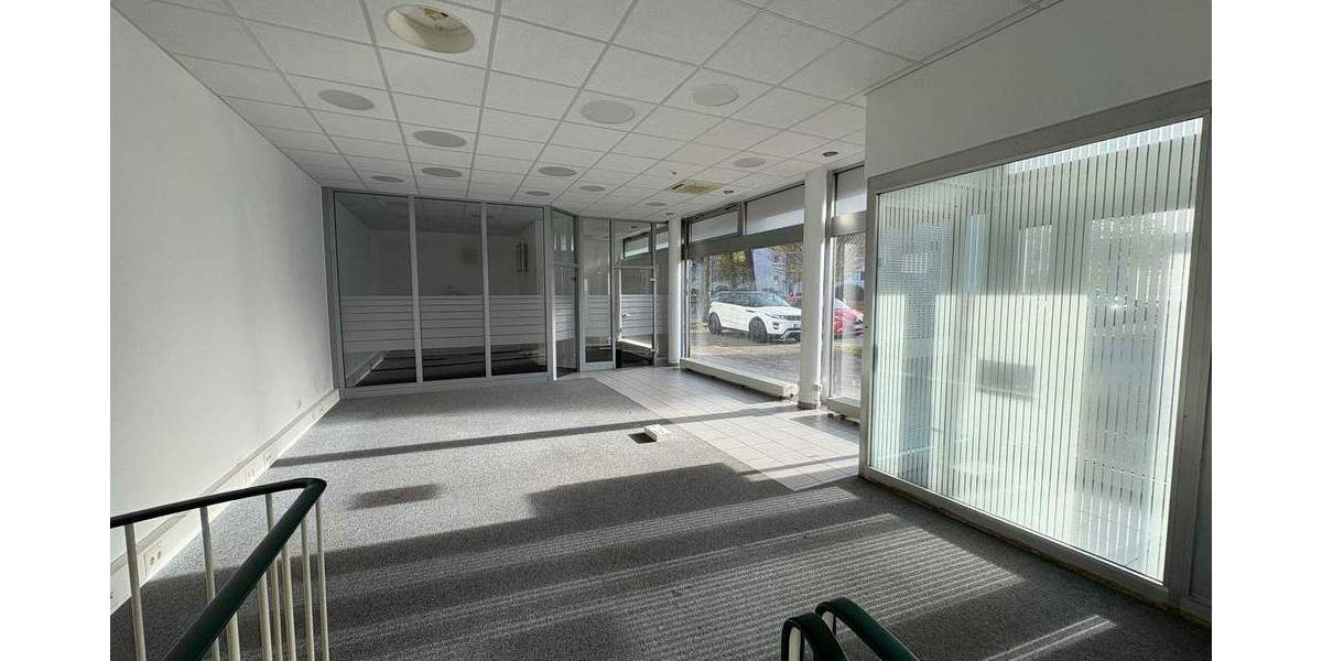 Sichtbarkeit garantiert! Schickes Ladenlokal in Hauptstraßenlage 4 zimmer