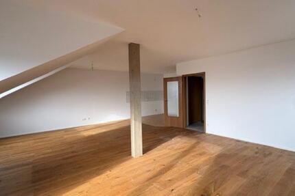 schöne, helle 3 Zi. Dachg.-Whg. mit Balkon in BurgkirchenHolzen 3 zimmer