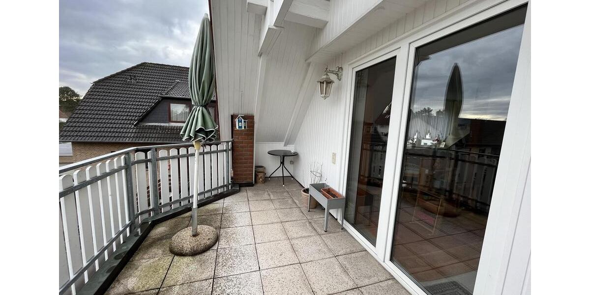 Dachgeschoßwohnung Hannover Herrenhausen-Stöcken - 3 Zimmer, 84 m&sup2;, 880&euro; | Angebot:24890343