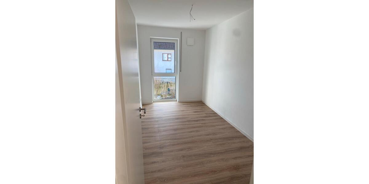 Etagenwohnung Windischeschenbach - 4 Zimmer, 102 m&sup2;, 1.200&euro; | Angebot:25944311
