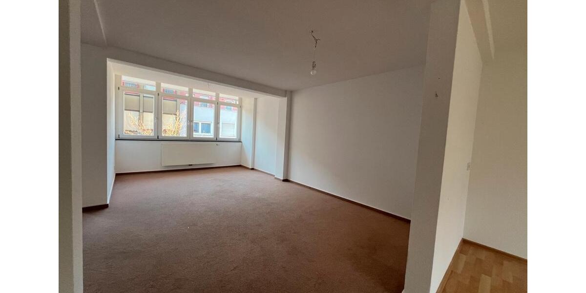 Helle, renovierte 3-Zimmerwohnung mit Balkon in zentraler Lage 3 zimmer