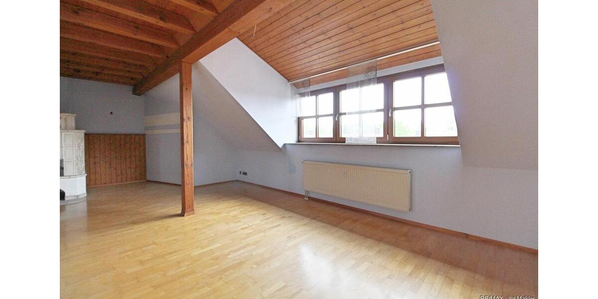 Etagenwohnung Roßtal - 4.5 Zimmer, 157 m&sup2;, 1.300&euro; | Angebot:26316253