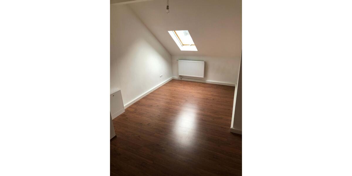 3 Zimmer DG Wohnung in Hof zu vermieten 3 zimmer