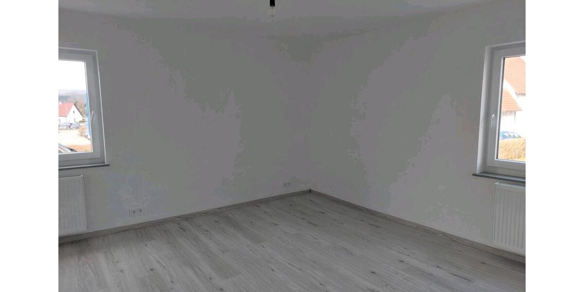 Vollsanierte 2,5 Zimmer Dachgeschoss Wohnung ab dem 01.03.26 2.5 zimmer