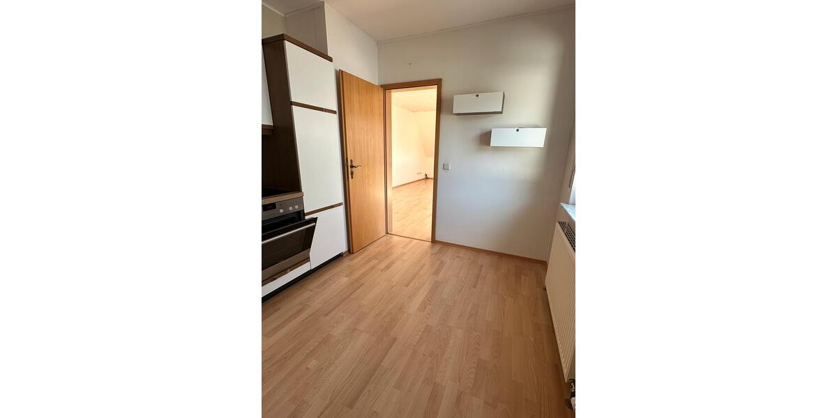 Etagenwohnung Uersfeld - 3 Zimmer, 85 m&sup2;, 950&euro; | Angebot:23764631