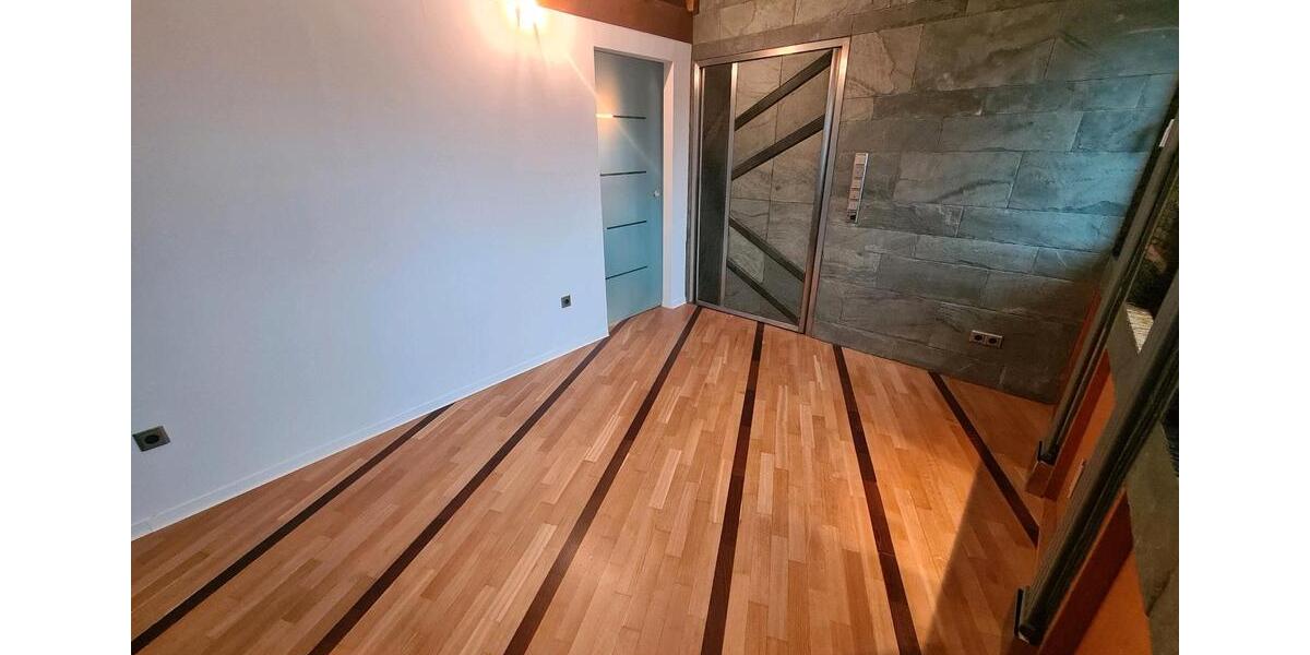 Dachgeschoßwohnung Krefeld Benrad - 3 Zimmer, 94 m&sup2;, 1.420&euro; | Angebot:26536648