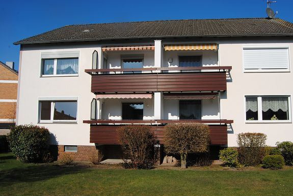 Wohnung im EG mit Balkon, Garage und Stellplatz in ruhiger Lage ... sucht lebensälteren Mieter ... 2 zimmer