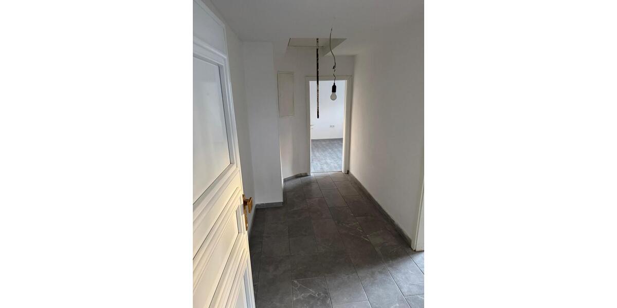 Dachgeschoßwohnung Neunkirchen - 3.5 Zimmer, 80 m&sup2;, 650&euro; | Angebot:25930216