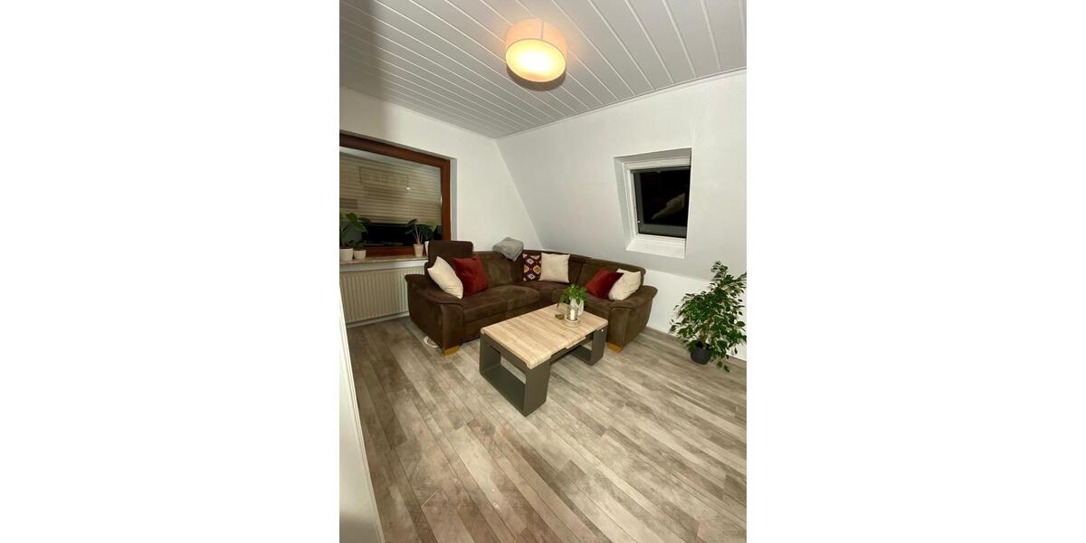 Dachgeschoßwohnung Wesselburen - 3 Zimmer, 70 m&sup2;, 870&euro; | Angebot:25367906