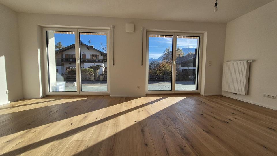 Exklusiver Erstbezug: EG-Wohnung mit wundervollem Erker, riesiger Hochterrasse und Südgarten 3 zimmer