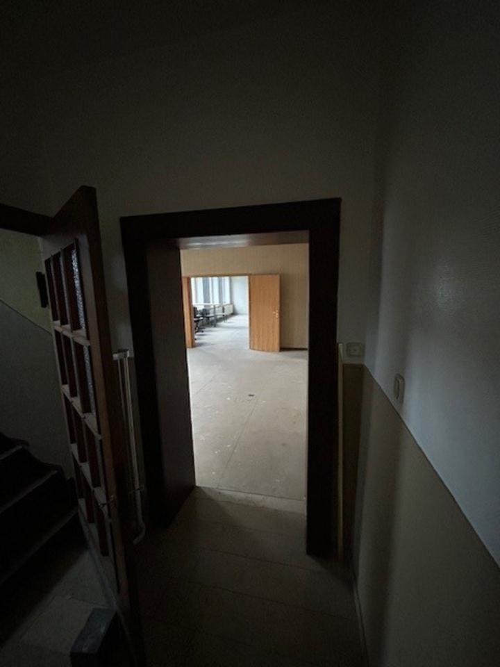 BüroPraxisetage in gepfl. Gewerbegebäude zum Eigen-Renovieren