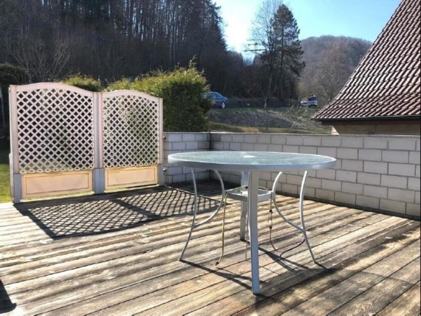 Schöne Wohnung mit großem Garten + Terrasse + Wintergarten