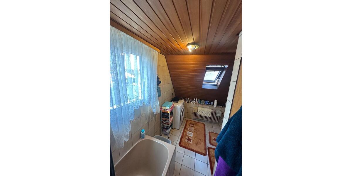 Dachgeschoßwohnung Rheinhausen - 3 Zimmer, 75 m&sup2;, 1.200&euro; | Angebot:25933811