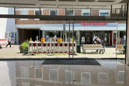 Einzelhandel in Düsseldorf 4.000 € 147 m² zimmer