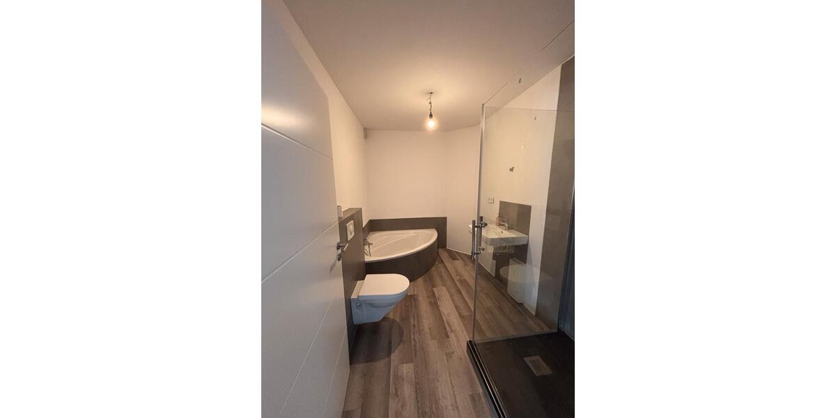 Erdgeschoßwohnung Gummersbach Berstig Süd - 4 Zimmer, 95 m&sup2;, 850&euro; | Angebot:26176985
