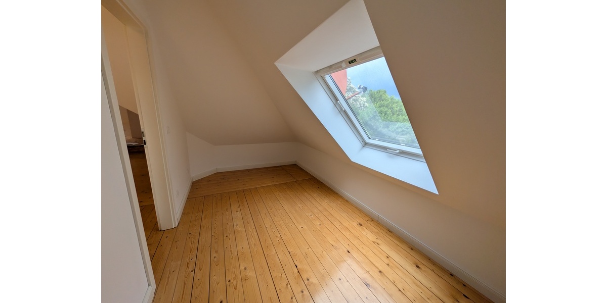 33 m-Dachgeschoss (2 Zimmer) in herzlicher Berufstätigen-WG - Zimmer Magdeburg Altstadt | Angebot:27055772