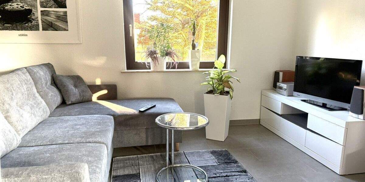 Erstbezug nach Ausbau: Stilvolle, möblierte Doppelhaushälfte mit Kamin, Garten & Carport in Chemnitz 4 zimmer