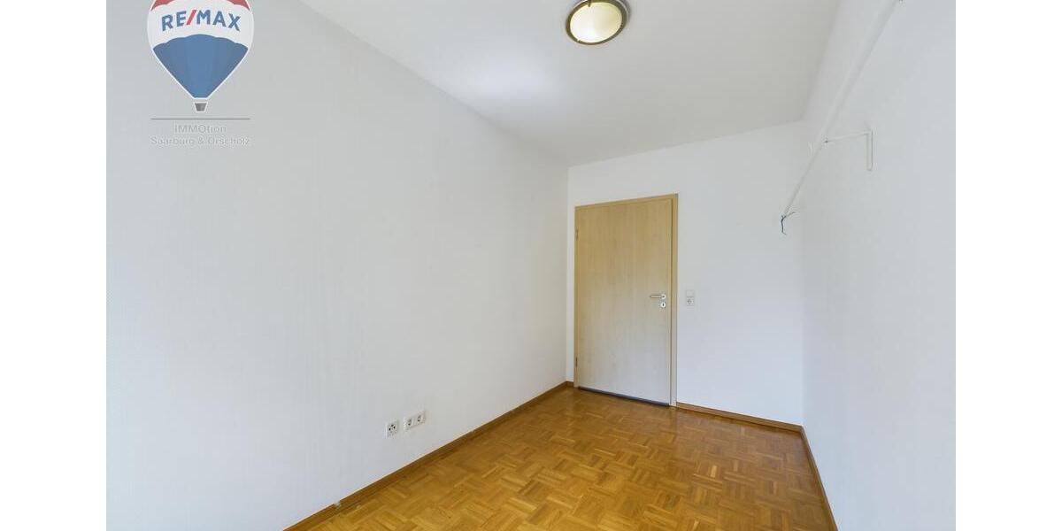 Großzügige Terrasse & viel Grün: Helle Souterrainwohnung 3 zimmer