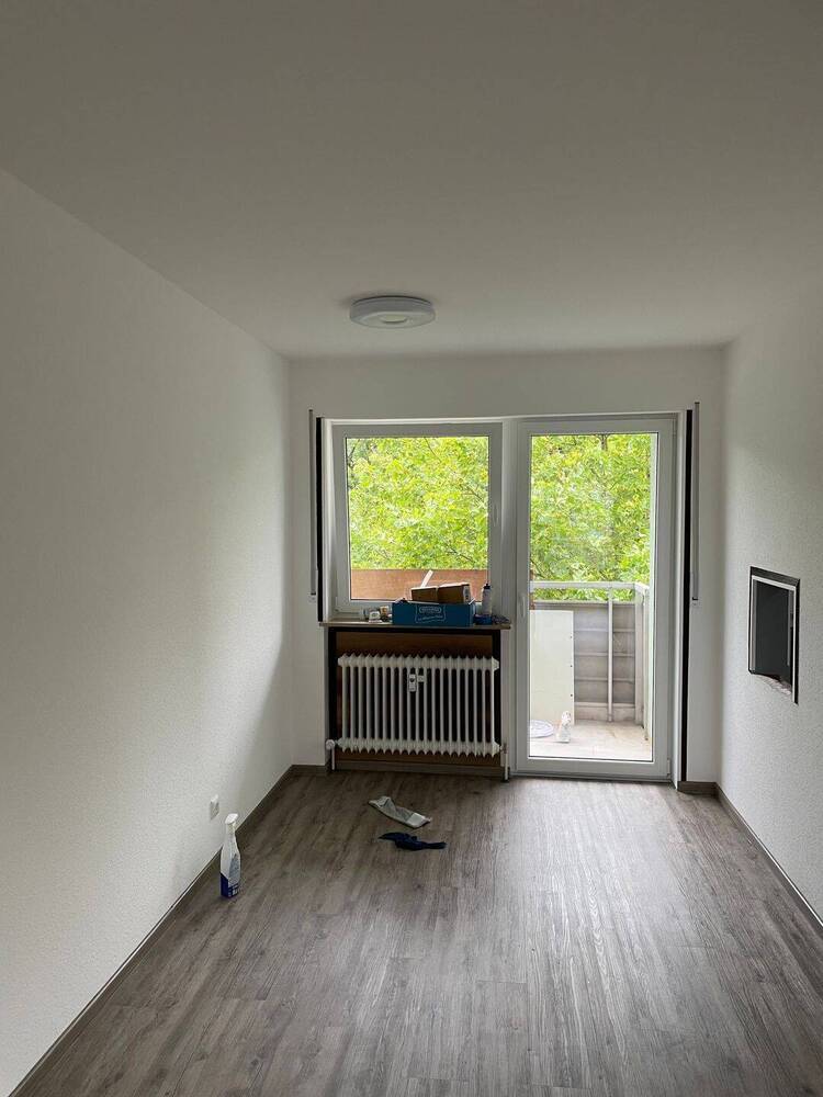 Komplett Renovierte 3 12 Zimmer Wohnung