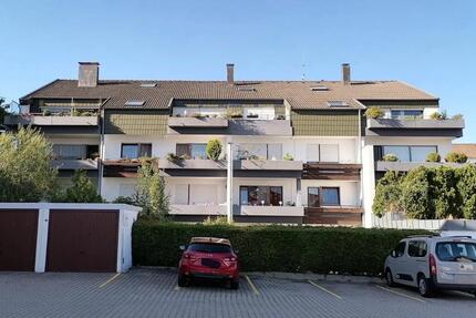 Traumhafte Terrassenwohnung mit eigenem Garten und Stellplatz 2.5 zimmer