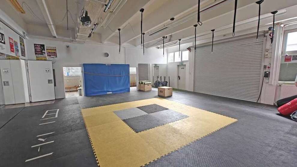 Halle in Puchheim 3.841,20 € 388 m²