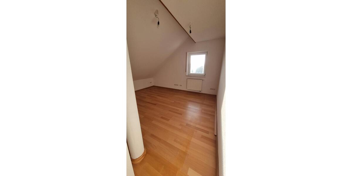 Dachgeschoßwohnung Bad Kissingen - 4 Zimmer, 122 m&sup2;, 970&euro; | Angebot:26233588