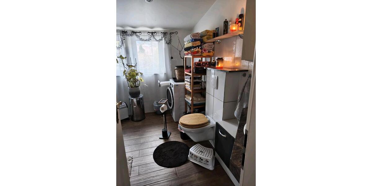 Dachgeschoßwohnung Weinheim - 5 Zimmer, 140 m&sup2;, 1.400&euro; | Angebot:24741696