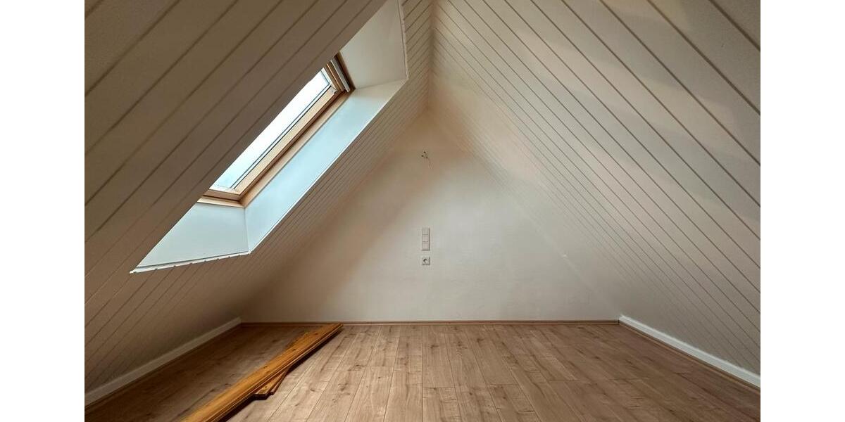 Dachgeschoßwohnung Schönkirchen - 2.5 Zimmer, 70 m&sup2;, 950&euro; | Angebot:26227481