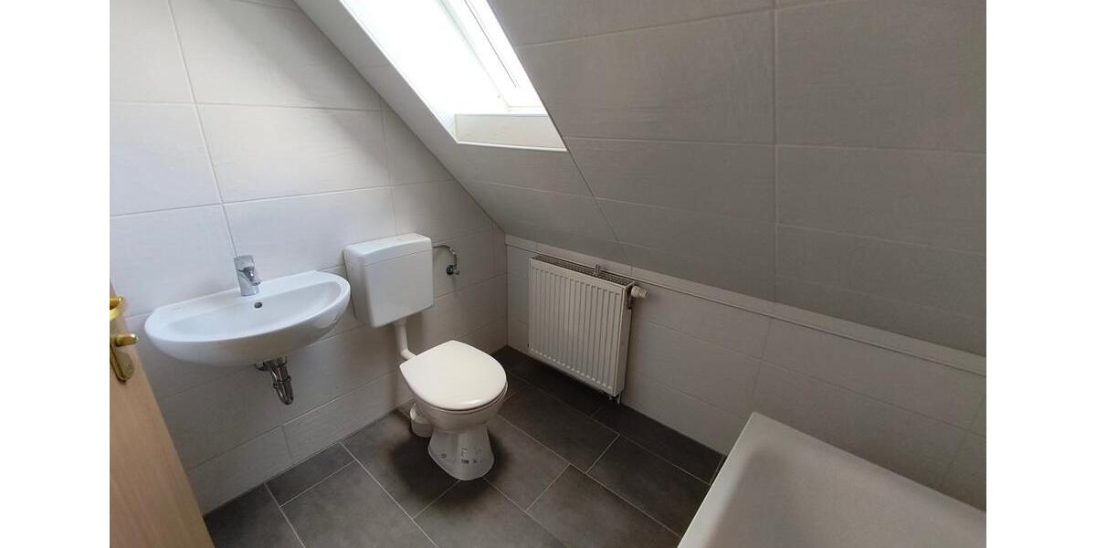 Dachgeschoßwohnung Lauta - 2 Zimmer, 57 m&sup2;, 419&euro; | Angebot:25868354