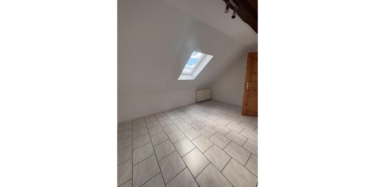 Dachgeschoßwohnung Tülau - 3 Zimmer, 84 m&sup2;, 590&euro; | Angebot:25053636