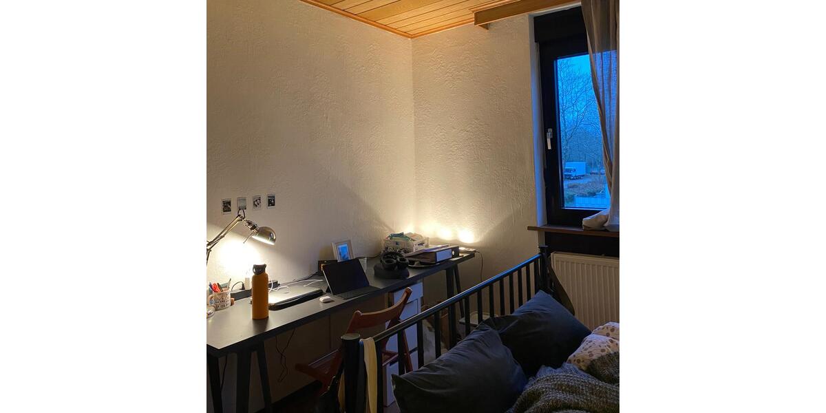 Helles WG Zimmer in Karlsruhe-Neureut in 5er Frauen-WG Nr. 3 1 zimmer